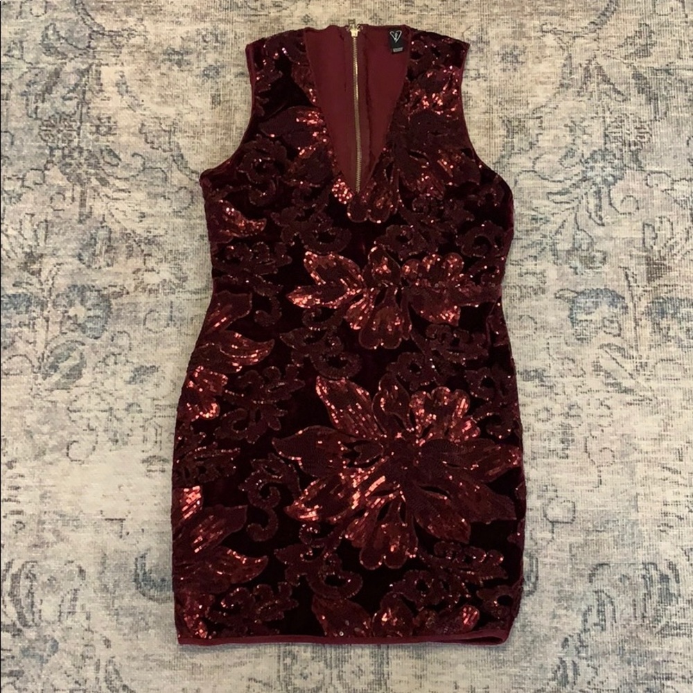 Burgundy velvet and sequins cocktail dress HOMECOMING 8